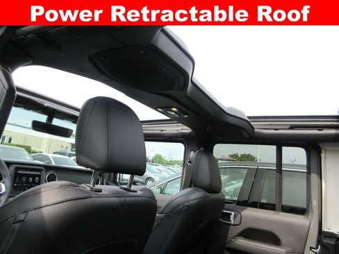 Used 2021 Jeep Wrangler Unlimited Sahara AWD/4WD image 17