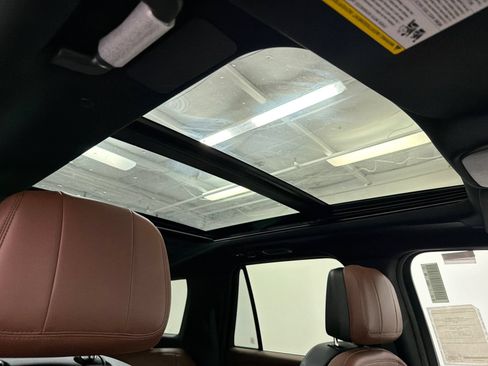 New 2027 Lincoln Navigator Reserve AWD/4WD image 15