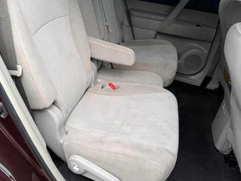 Used 2013 Toyota Highlander 4WD w/ Cold Weather Pkg image 18