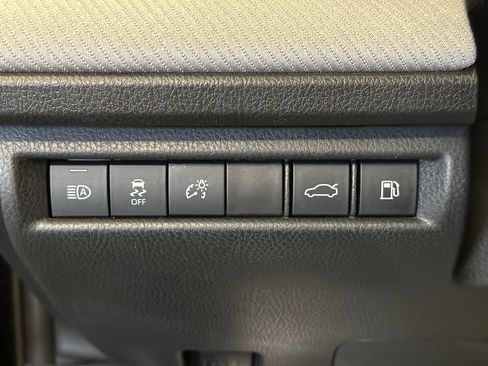 Used 2025 Toyota Camry SE w/ Convenience Package FWD image 18