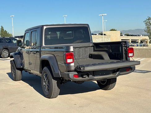 New 2026 Jeep Gladiator Sport AWD/4WD image 6