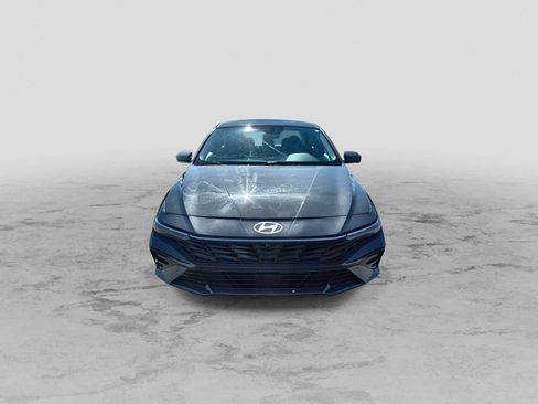 Used 2024 Hyundai Elantra Limited image 3