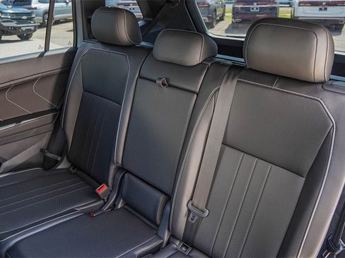 New 2024 Volkswagen Tiguan SE R-Line image 32