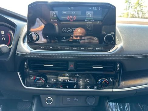 Used 2023 Nissan Rogue Platinum w/ Platinum Premium Package AWD/4WD image 30