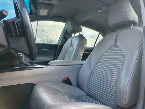Used 2018 Toyota Camry LE image 9