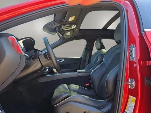 Used 2019 Volvo XC60 T5 R-Design AWD/4WD image 15