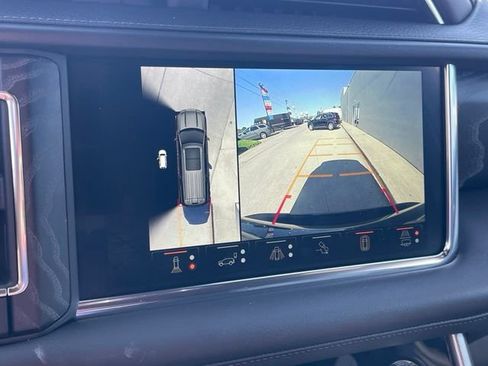 Used 2024 GMC Yukon Denali w/ Advanced Technology Package AWD/4WD image 26