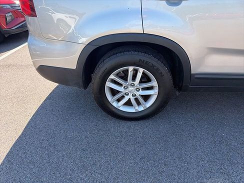 Used 2015 Kia Sorento LX FWD image 11