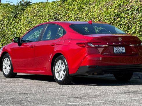 Used 2025 Toyota Camry LE FWD image 7