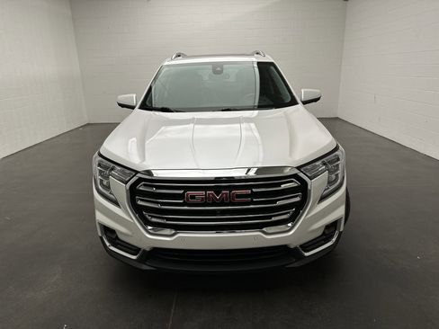 Used 2022 GMC Terrain SLT w/ Infotainment Package II AWD/4WD image 3