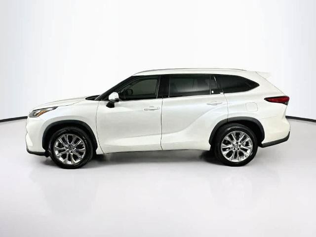 Used 2021 Toyota Highlander Limited FWD image 3