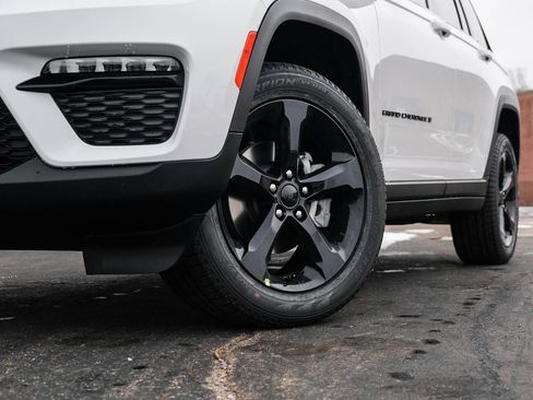 New 2025 Jeep Grand Cherokee Limited w/ Black Appearance Package image 6