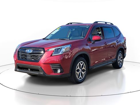 Used 2024 Subaru Forester Premium image 3
