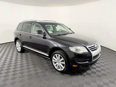 Used 2010 Volkswagen Touareg V6 image 5