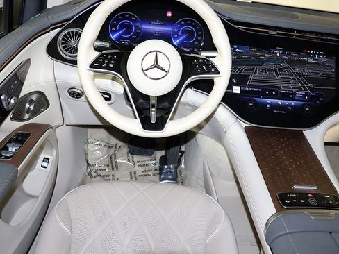 Used 2023 Mercedes-Benz EQS 580 4MATIC SUV image 3