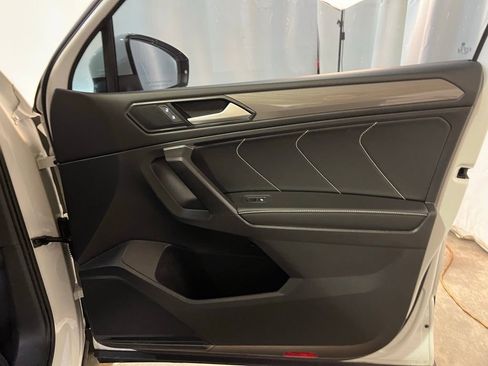 Used 2022 Volkswagen Tiguan SE AWD/4WD image 12