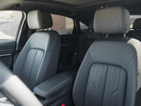 Certified 2024 Audi Q8 e-tron Premium Plus w/ Premium Plus Package image 22