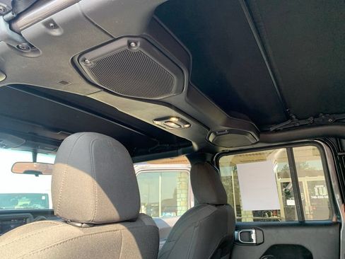 Used 2023 Jeep Gladiator Sport AWD/4WD image 25