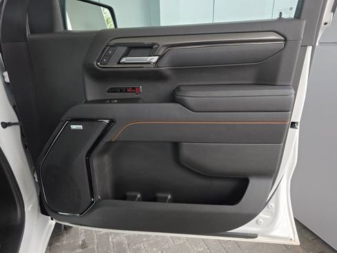 Used 2025 GMC Sierra 1500 AT4 AWD/4WD image 9