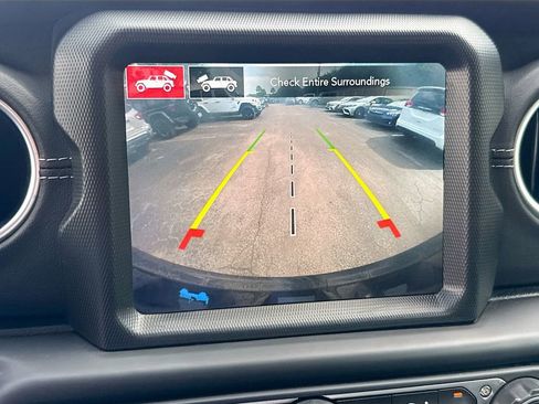 Used 2023 Jeep Wrangler Unlimited Sahara AWD/4WD image 15