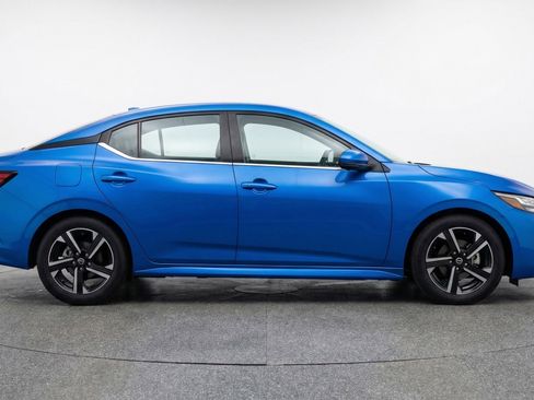 Used 2025 Nissan Sentra SV FWD image 11