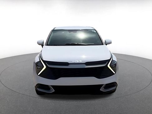 Used 2025 Kia Sportage LX image 4