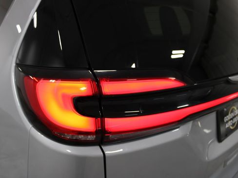Used 2024 Chrysler Pacifica Touring-L image 26