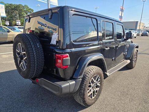Used 2024 Jeep Wrangler Unlimited Sahara w/ Technology Group AWD/4WD image 5