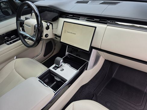 Used 2024 Land Rover Range Rover Autobiography image 28