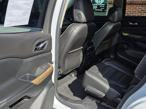 Used 2019 GMC Acadia Denali w/ Technology Package AWD/4WD image 21