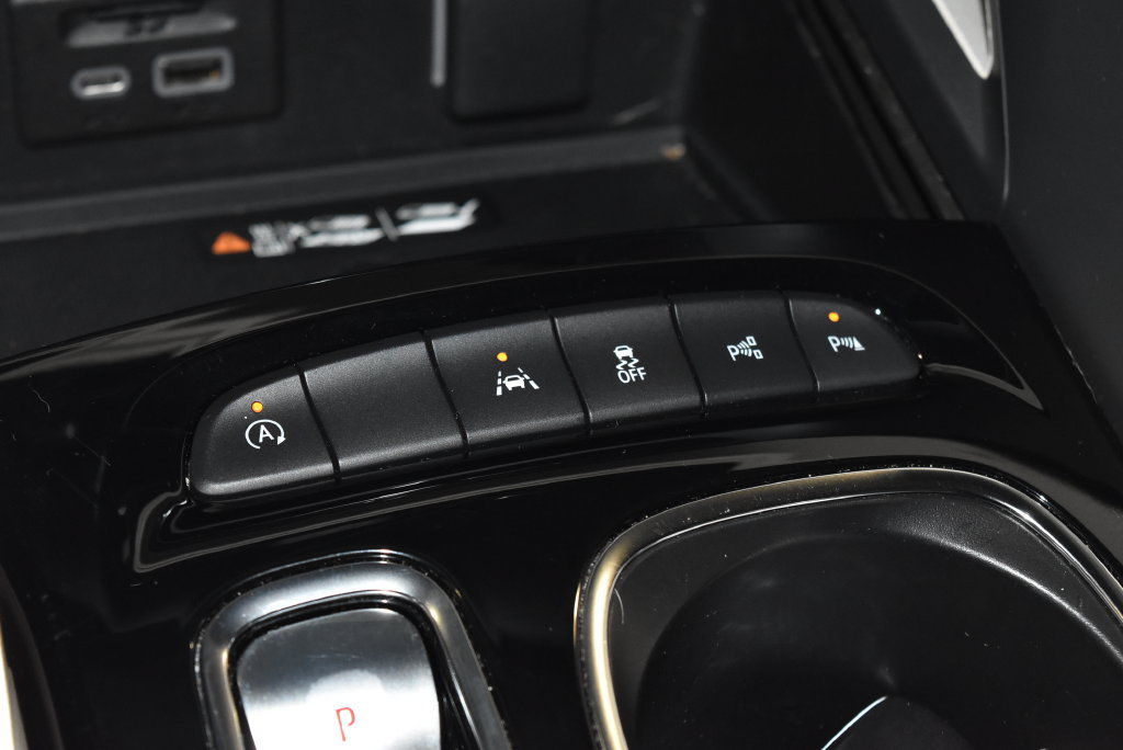 Used 2023 Buick Envision Avenir FWD image 18