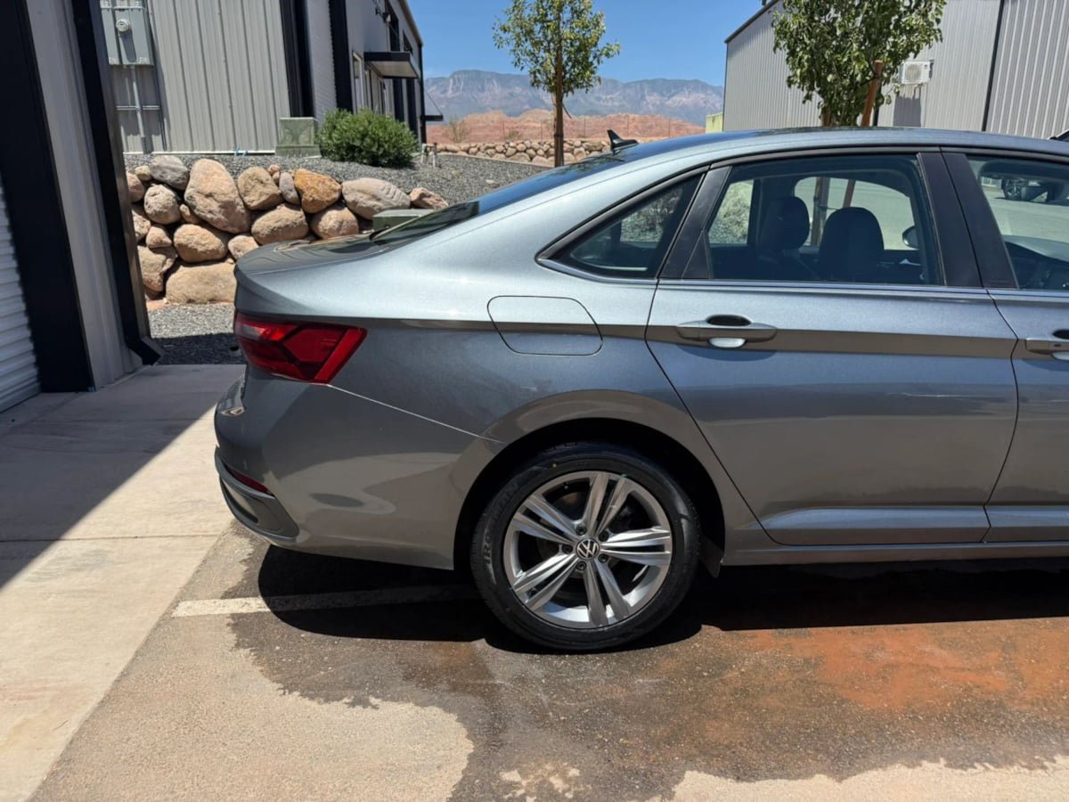 Used 2024 Volkswagen Jetta SE FWD image 10
