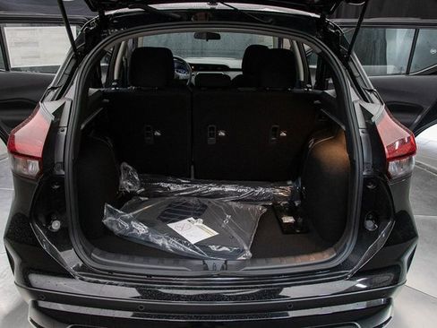 New 2025 Nissan Kicks Play S image 19