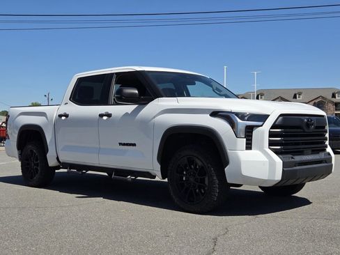 Used 2023 Toyota Tundra SR5 w/ SR5 Convenience Package AWD/4WD image 7