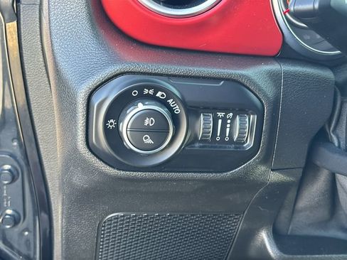 Used 2021 Jeep Gladiator Rubicon image 15