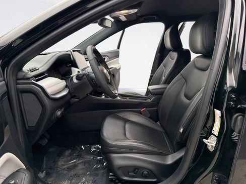 Used 2024 Jeep Compass Limited image 11