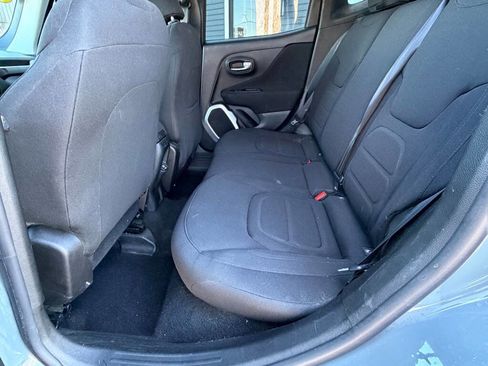 Used 2018 Jeep Renegade Latitude image 33