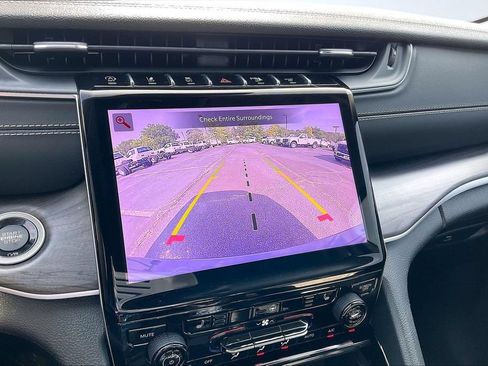 Used 2023 Jeep Grand Cherokee Limited RWD image 16