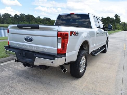 Used 2019 Ford F250 XLT w/ XLT Premium Package AWD/4WD image 4
