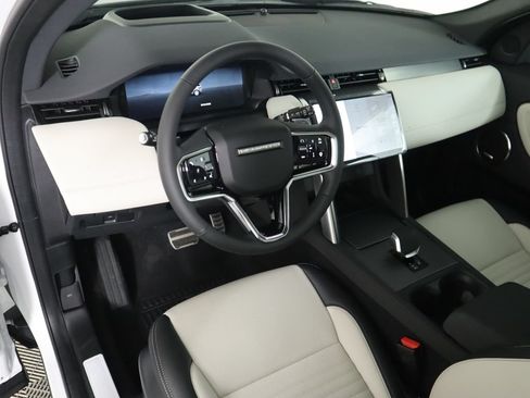 Certified 2025 Land Rover Discovery Sport Dynamic SE AWD/4WD image 10