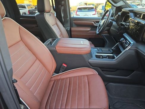 Used 2025 GMC Sierra 2500 Denali Ultimate w/ Max Trailering Package image 10