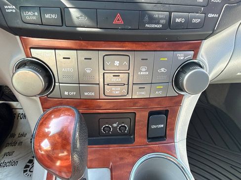 Used 2009 Toyota Highlander Limited AWD/4WD image 40
