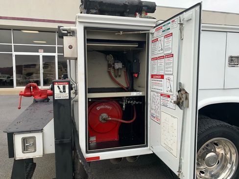 Used 2011 Ford F550 4x4 Regular Cab Super Duty w/ Payload Upgrade Pkg image 34