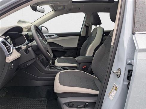 New 2025 Volkswagen Taos SE image 4