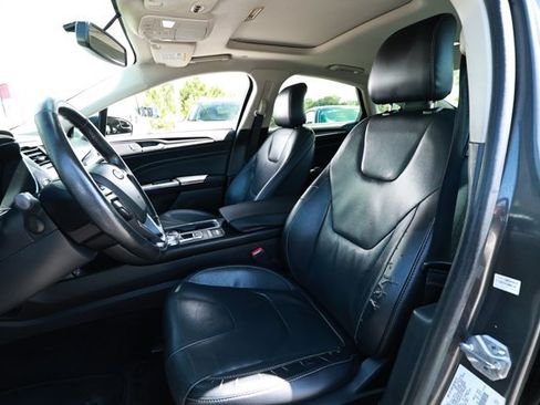 Used 2018 Ford Fusion Titanium FWD image 25