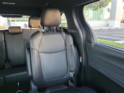 Used 2023 Toyota Sienna XSE image 19