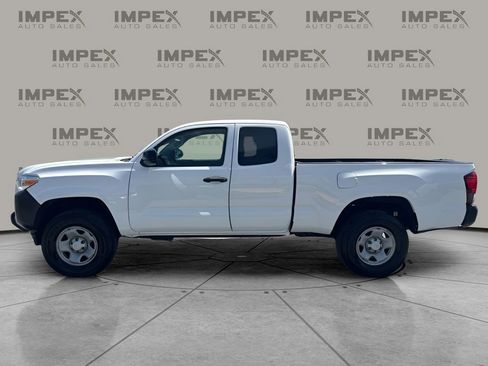 Used 2019 Toyota Tacoma SR AWD/4WD image 2