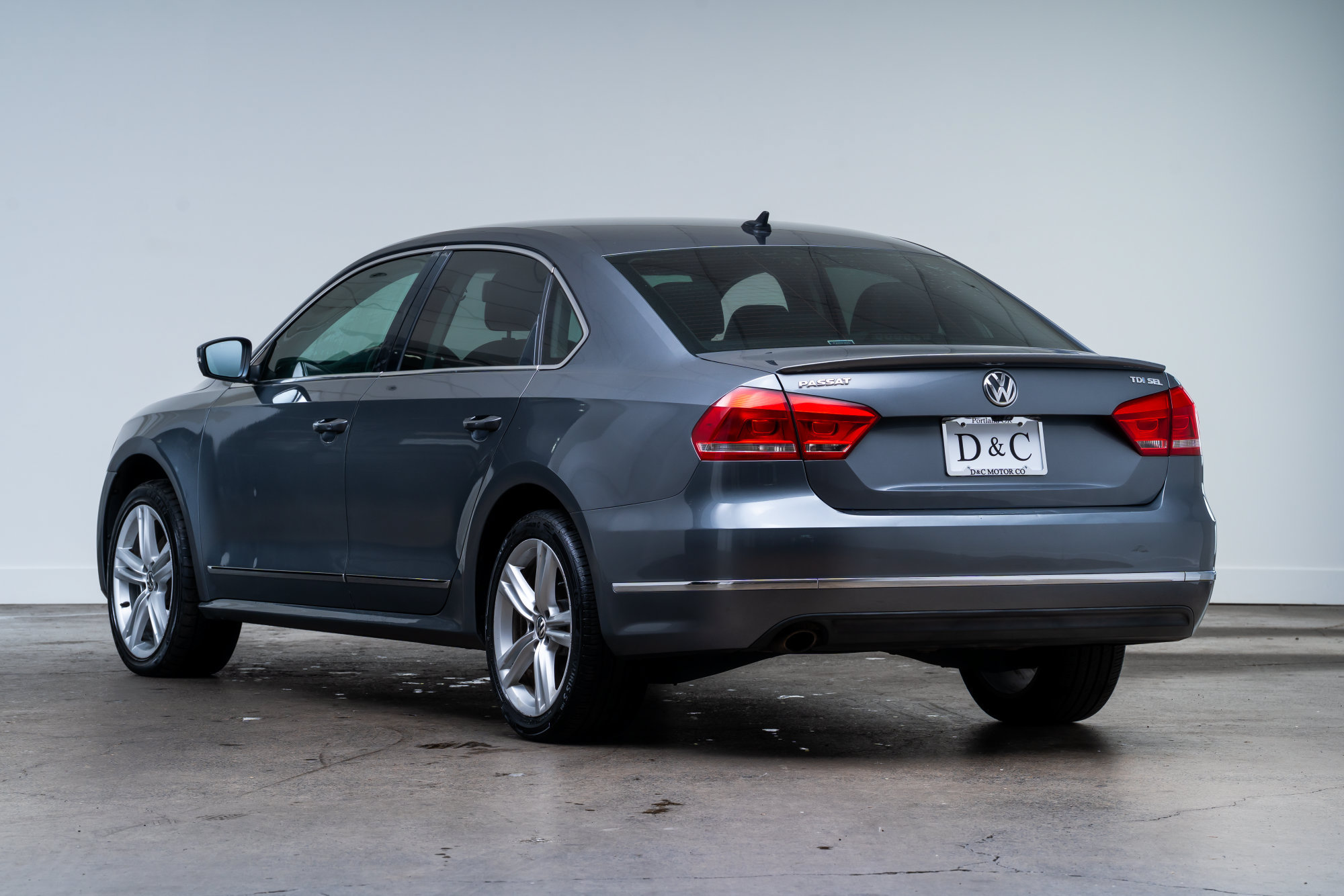 Used 2014 Volkswagen Passat TDI SEL Premium FWD image 5
