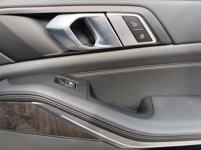 Used 2026 BMW X5 xDrive50e AWD/4WD image 27