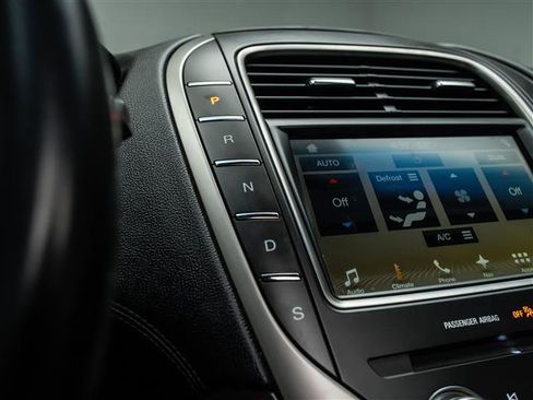 Used 2018 Lincoln MKX Reserve image 29